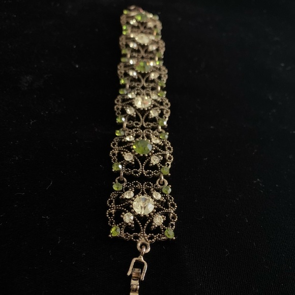 🆕🔥Laced Sage Green Antique Gold Bracelet - Picture 3 of 7
